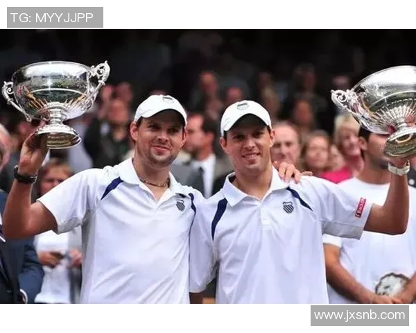 上海网球队意识探讨:提升团队协作与竞技表现的关键因素分析 上海网球队意识探讨:提升团队协作与竞技表现的关键因素分析